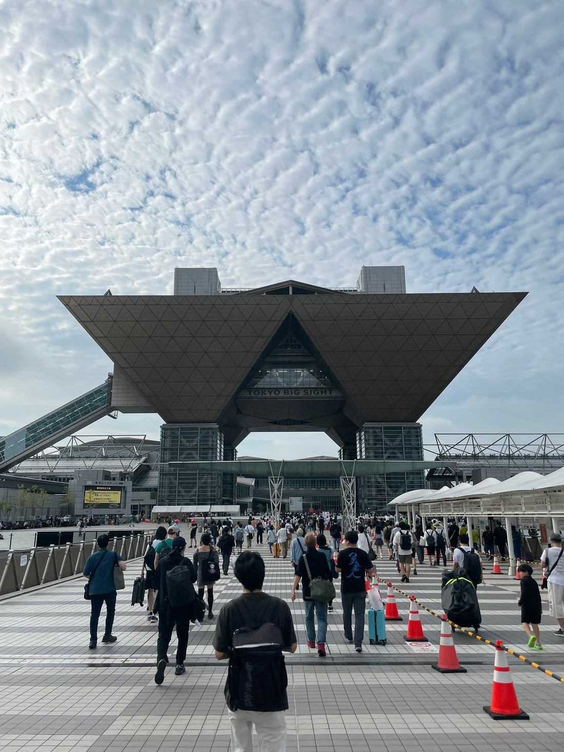 ハチ時前だョ！コミケ集合(*´∇`)ﾉ